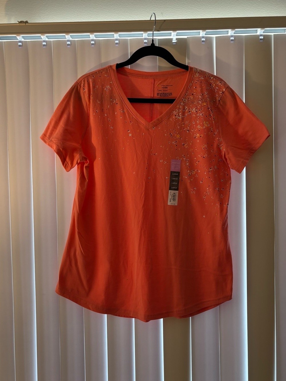 Tek Gear DryTek V-Neck Short Sleeve Tee with Abstract Design Orange Size L
